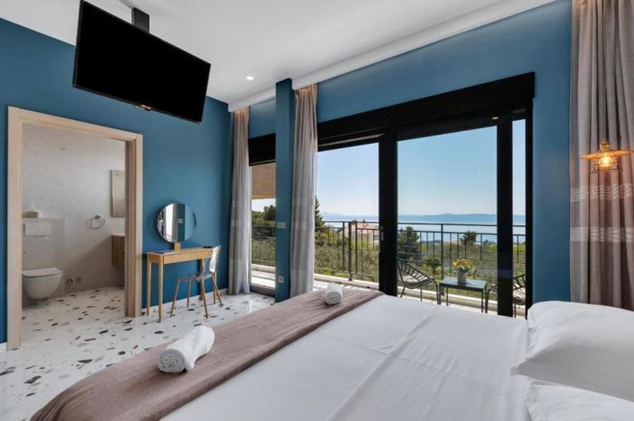 Image No.13-4 Bed Property for sale