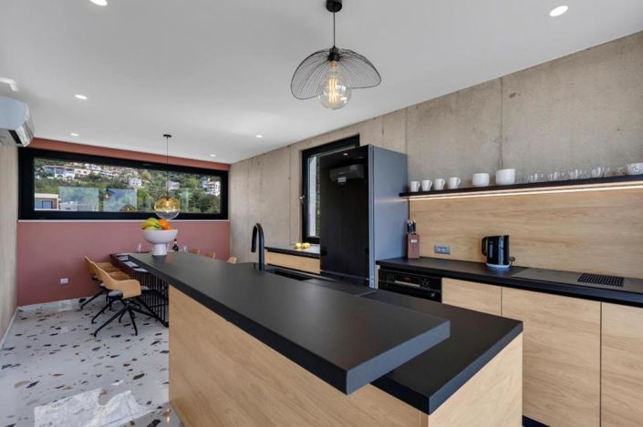 Image No.16-4 Bed Property for sale