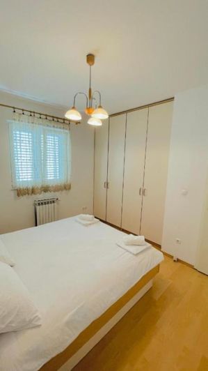 Image No.15-10 Bed Property for sale