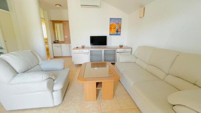 Image No.20-10 Bed Property for sale