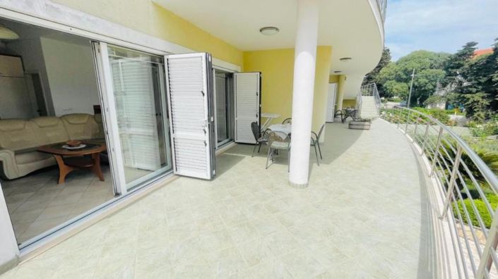 Image No.22-10 Bed Property for sale