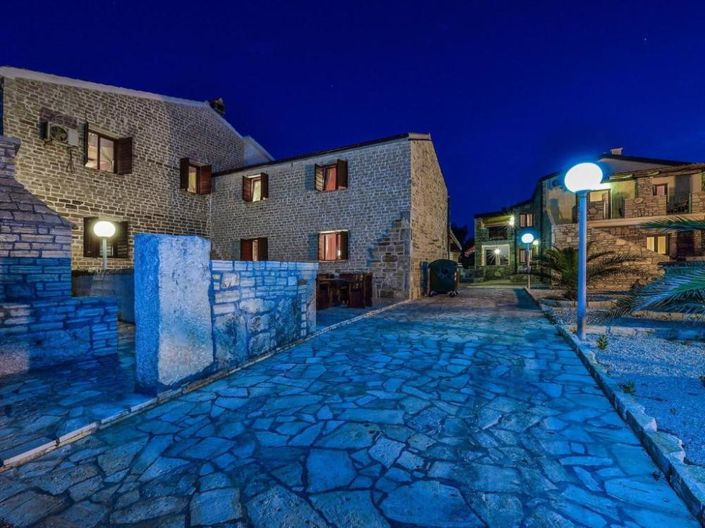 Image No.9-Propriété de 10 chambres à vendre à Vir