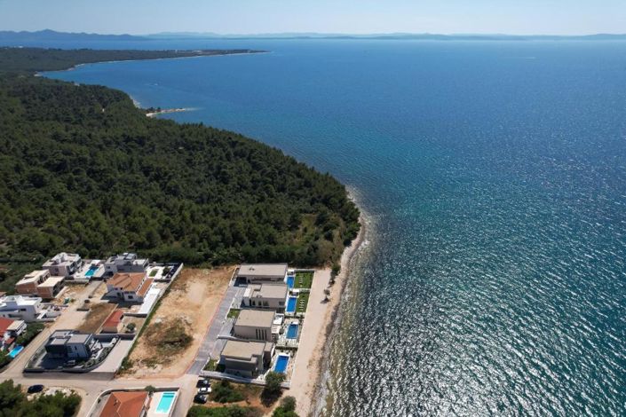 Image No.12-4 Bed Property for sale