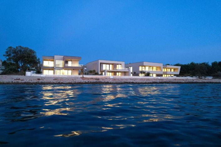 Image No.10-4 Bed Property for sale