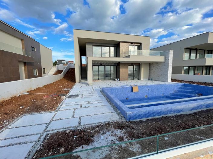 Image No.18-4 Bed Property for sale