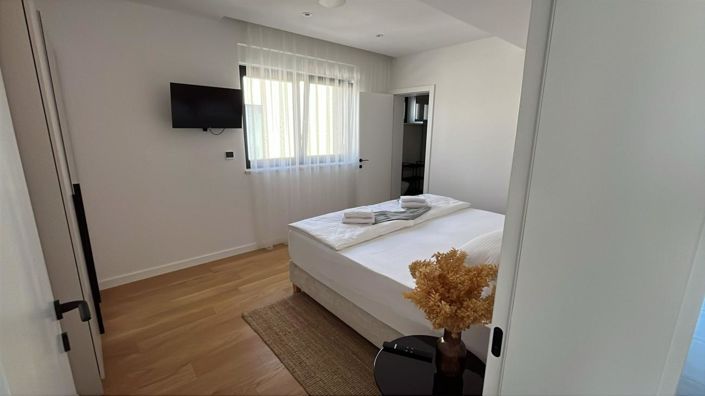 Image No.24-4 Bed Property for sale