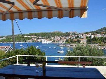 1 - Hvar, Property