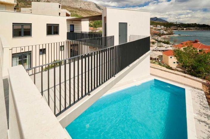 Image No.9-Propriété de 6 chambres à vendre à Omiš