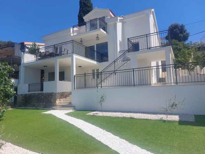 Image No.12-6 Bed Property for sale