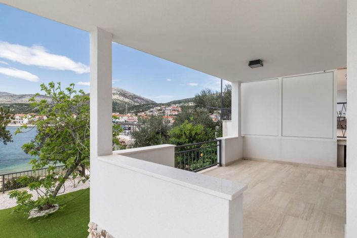 Image No.18-6 Bed Property for sale