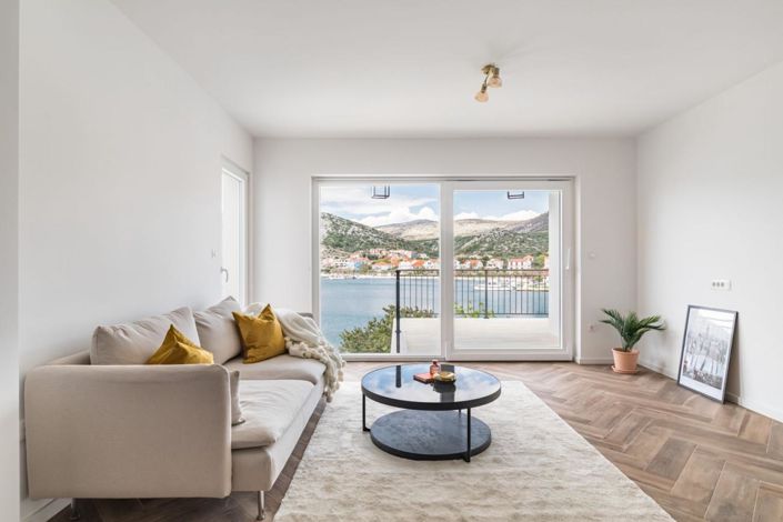 Image No.22-6 Bed Property for sale