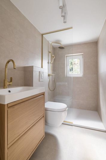 Image No.24-6 Bed Property for sale