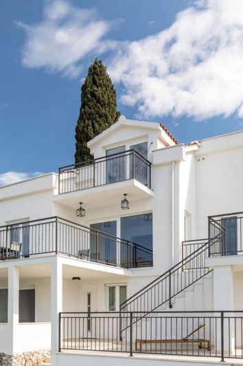 Image No.25-6 Bed Property for sale