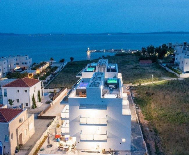 Image No.7-5 Bed Property for sale