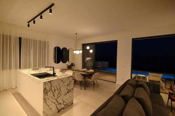 Image No.12-Propriété de 4 chambres à vendre à Ciovo