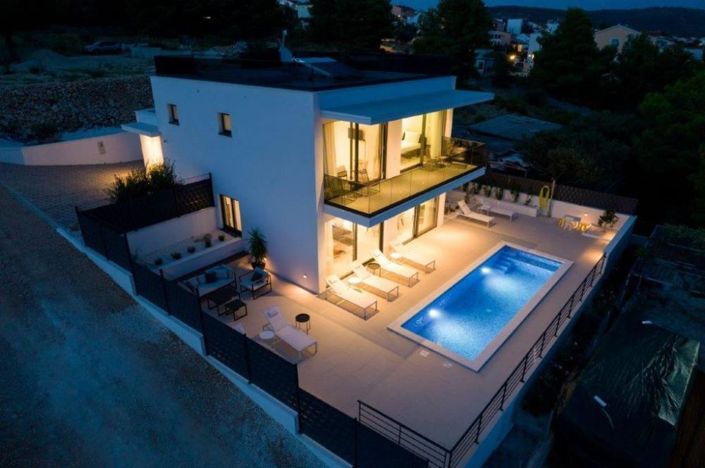 Image No.9-Propriété de 4 chambres à vendre à Ciovo