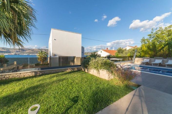 Image No.15-6 Bed Property for sale