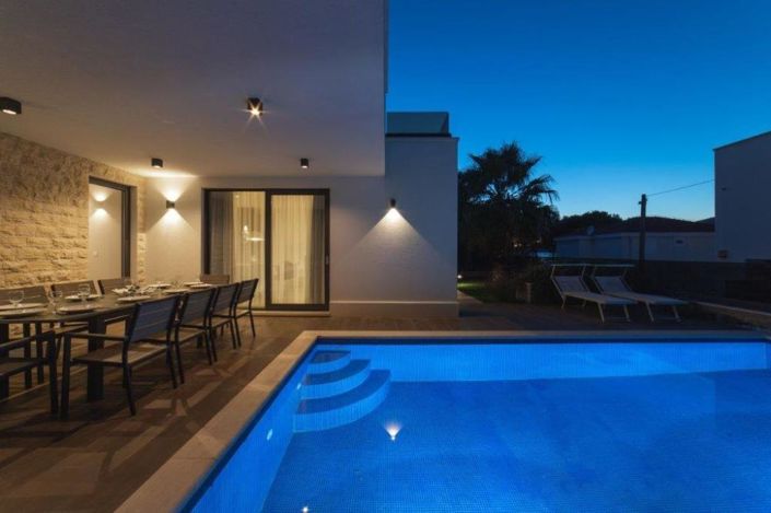 Image No.24-6 Bed Property for sale