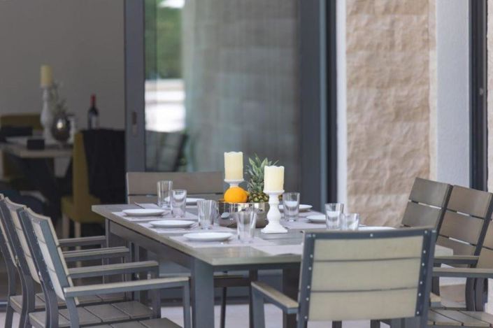 Image No.14-7 Bed Property for sale