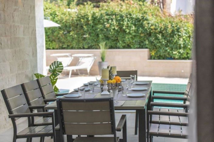 Image No.15-7 Bed Property for sale