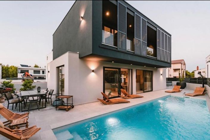 Image No.3-4 Bed Property for sale