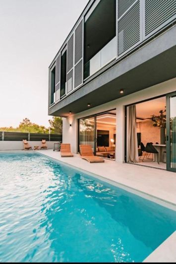 Image No.7-4 Bed Property for sale