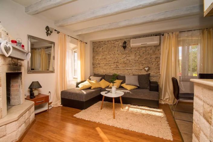 Image No.14-6 Bed Property for sale