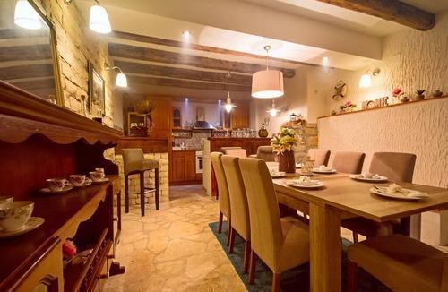 Image No.16-6 Bed Property for sale