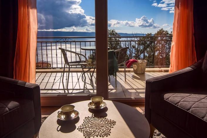 Image No.18-6 Bed Property for sale