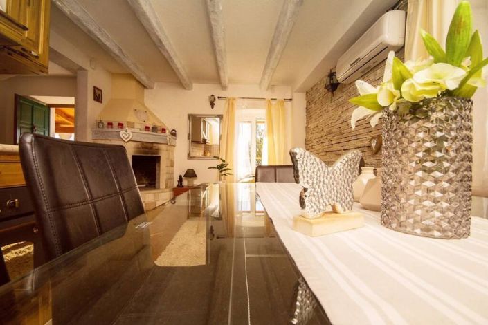 Image No.21-6 Bed Property for sale