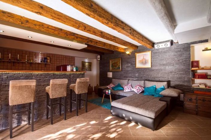 Image No.22-6 Bed Property for sale