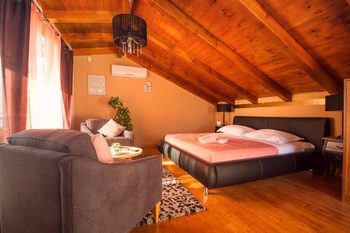 Image No.25-6 Bed Property for sale