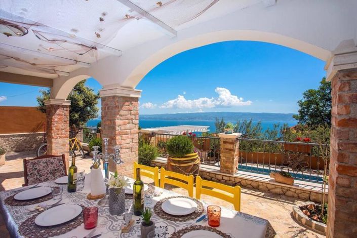 Image No.5-6 Bed Property for sale