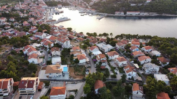 Image No.10-7 Bed Property for sale