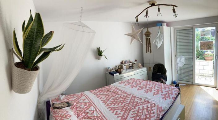 Image No.18-6 Bed Property for sale