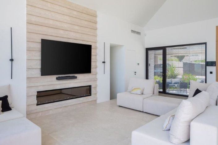 Image No.14-4 Bed Property for sale