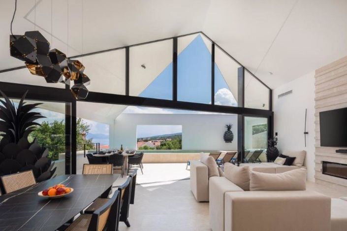 Image No.17-4 Bed Property for sale