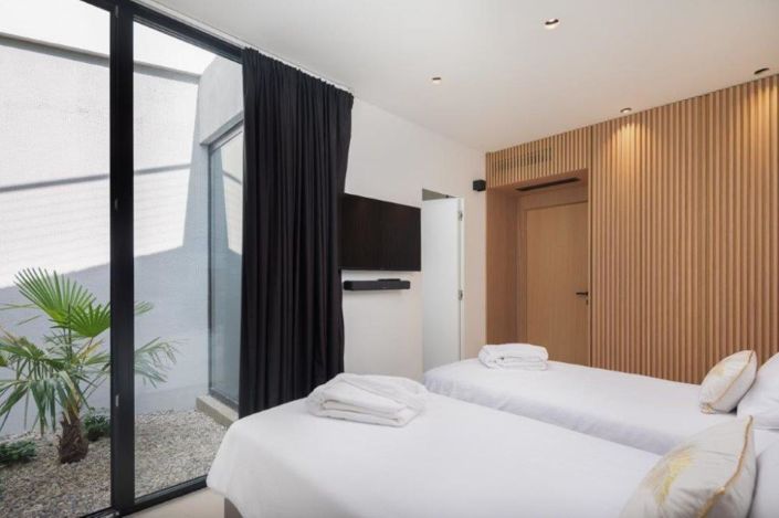 Image No.20-4 Bed Property for sale