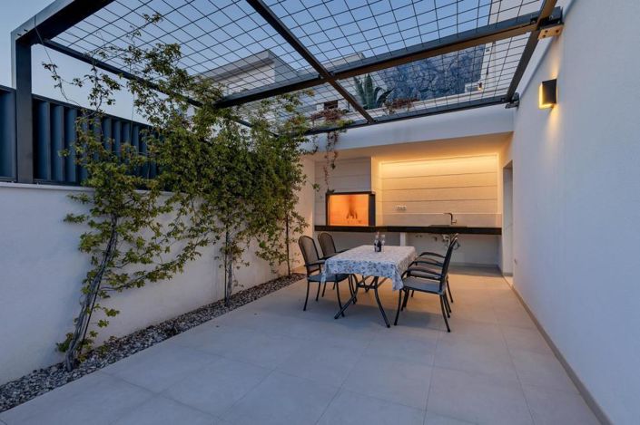 Image No.15-4 Bed Property for sale