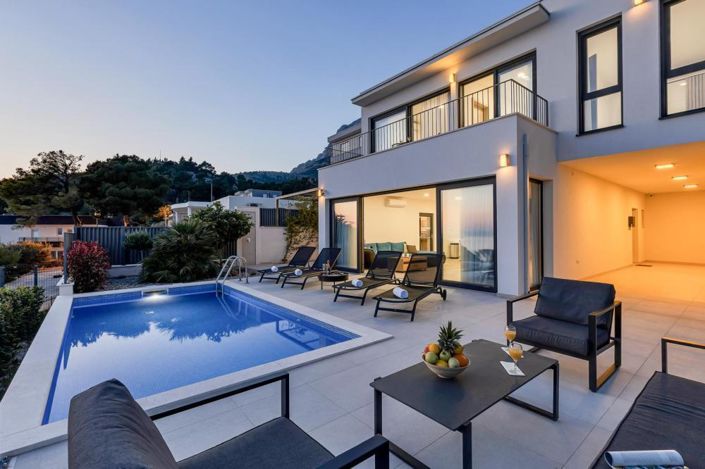 Image No.2-4 Bed Property for sale