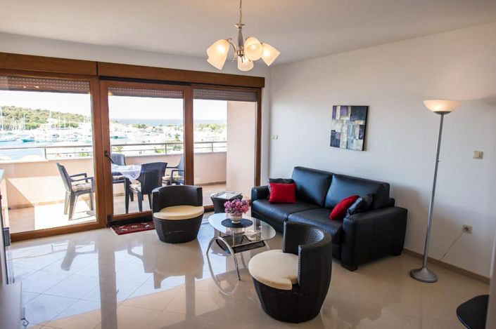 Image No.19-5 Bed Property for sale