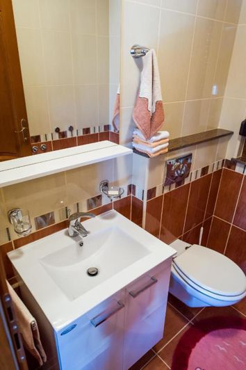 Image No.20-5 Bed Property for sale