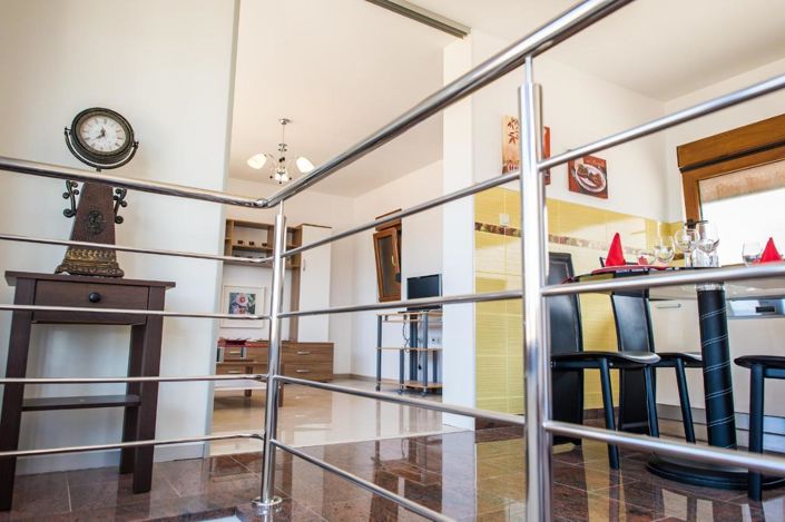 Image No.8-5 Bed Property for sale