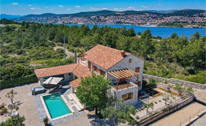 Image No.3-Propriété de 4 chambres à vendre à Sibenik