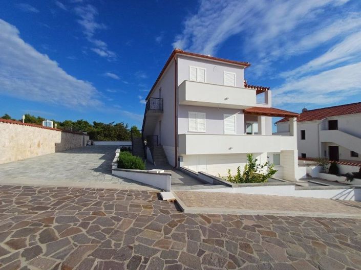 Image No.2-Propriété de 6 chambres à vendre à Primošten