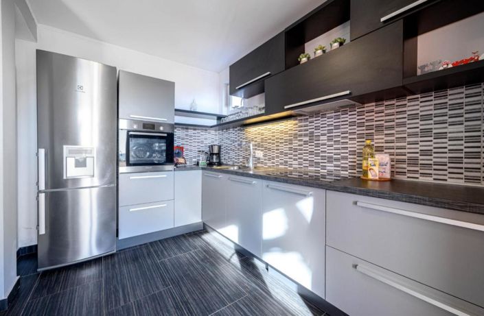 Image No.17-4 Bed Property for sale