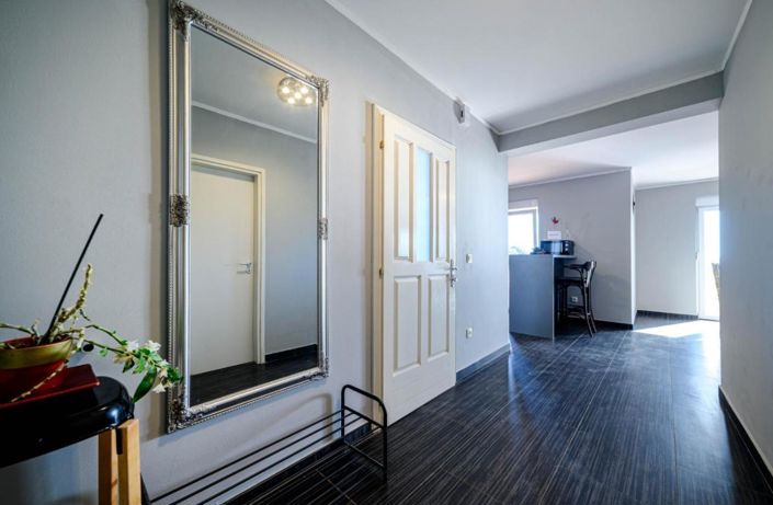 Image No.19-4 Bed Property for sale