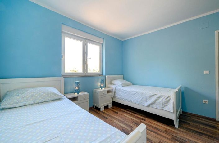 Image No.23-4 Bed Property for sale