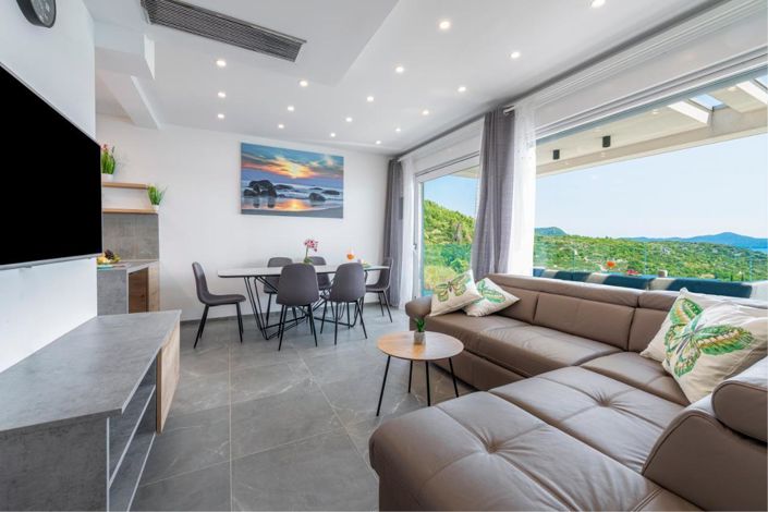 Image No.17-5 Bed Property for sale