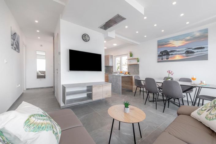 Image No.25-5 Bed Property for sale